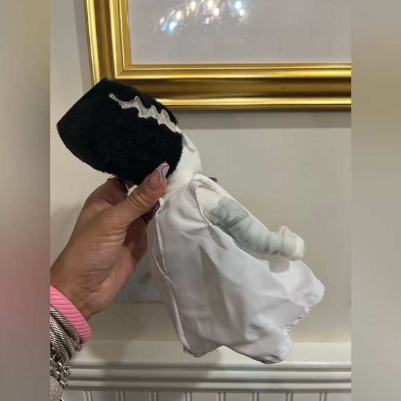 Universal Studios Bride 👰🏽‍♀️ 🎃 - Picture 5 of 11